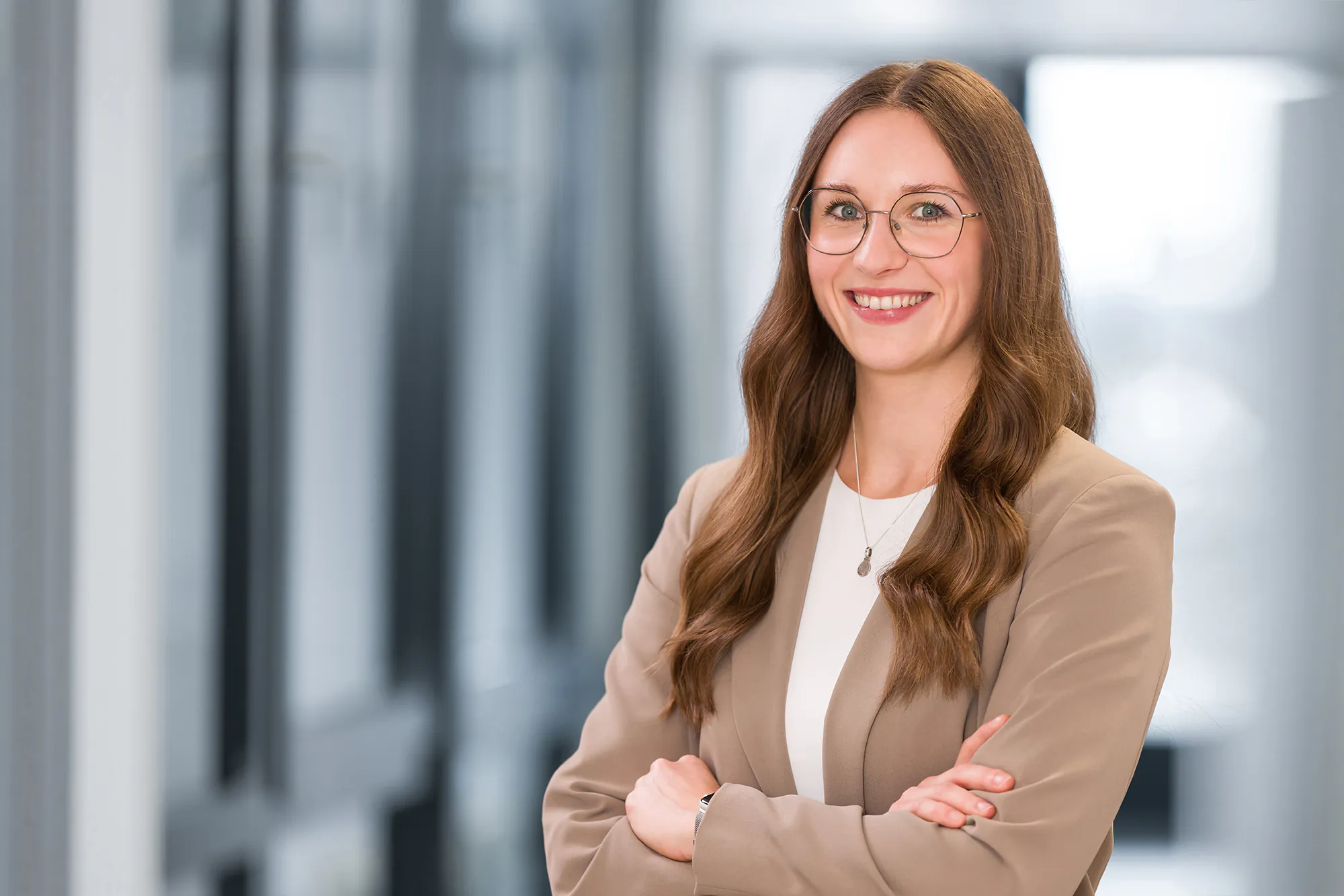 Portrait einer jungen Frau beim Business Shooting in Wolfsburg.